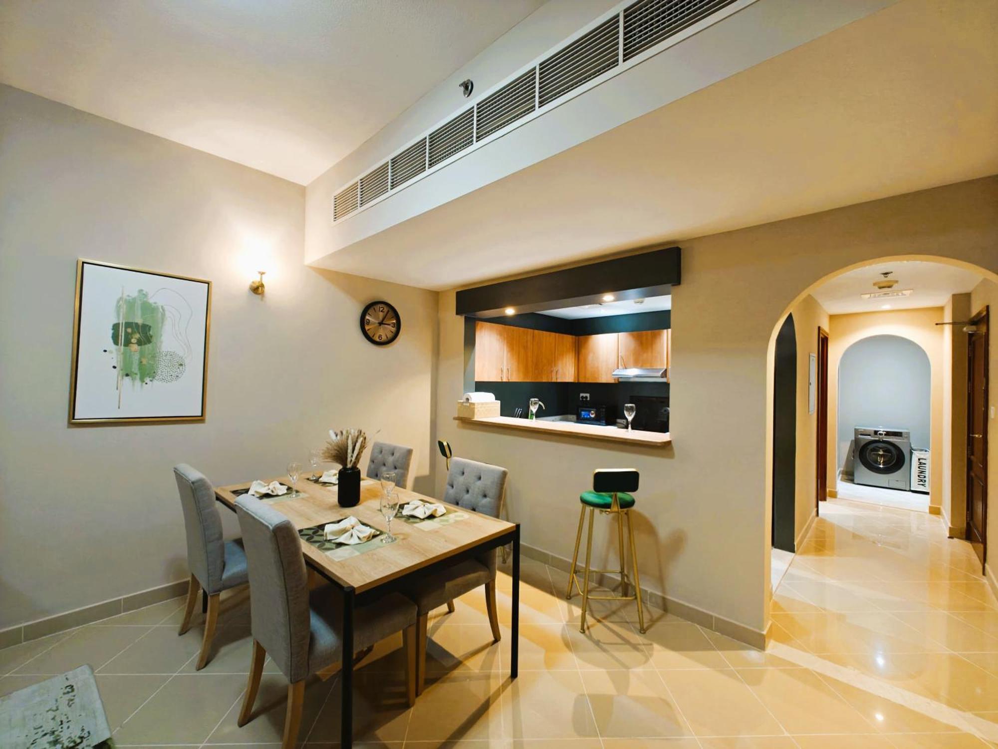 369 Stays- 1 Bedroom Apartment In Sports City Дубай Екстер'єр фото
